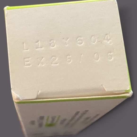 Kiehls Auto-tone Discoloration & UV Solution - Picture 4 of 4